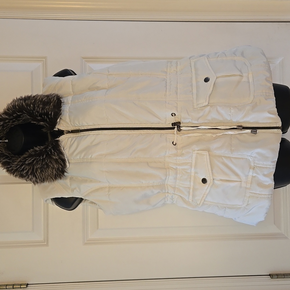 Sleeveless Puffer Vest Faux Fur Collar Women’s L White Pockets Cinch Waist Fuzzy